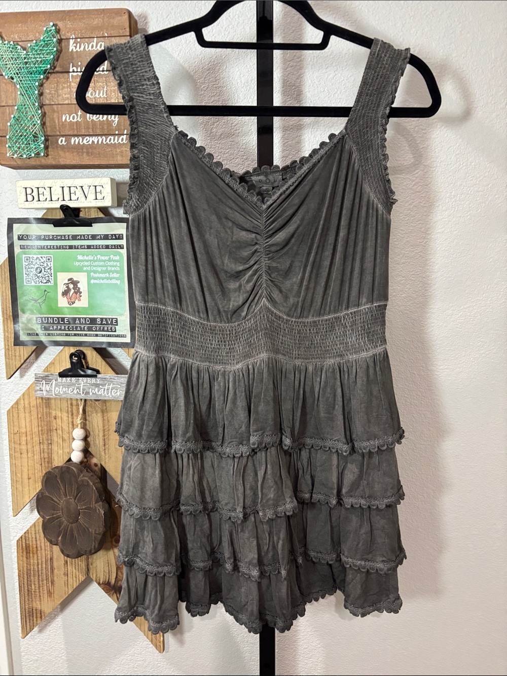 POL Ruched V-Neck Sleeveless Top - Charcoal 16-20pp 29L